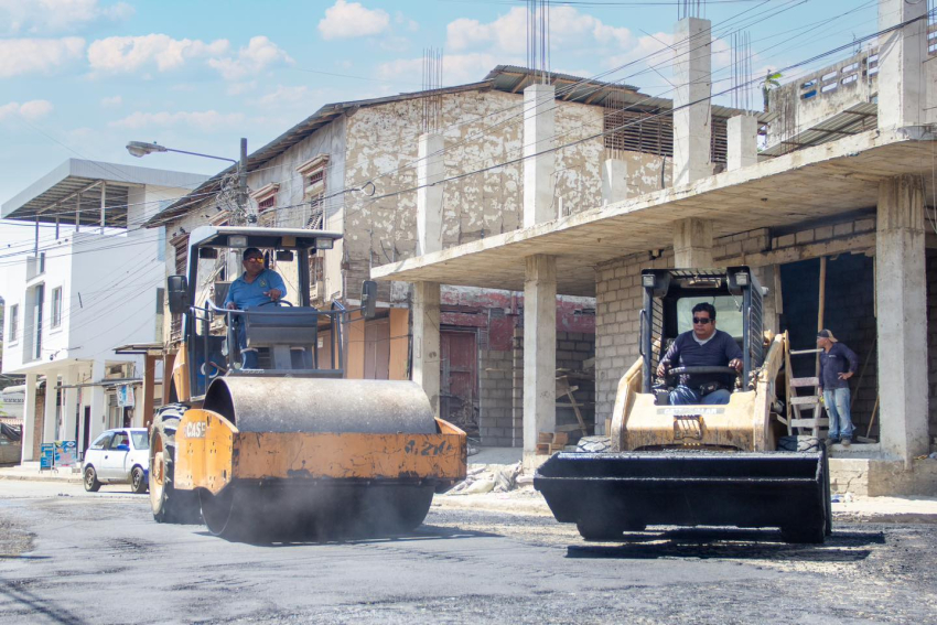 Continúa el arreglo de calles en Jipijapa