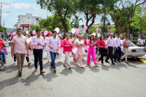 Con marcha ciudadana y charla de expertos se recordó la importancia de prevenir el cáncer de mama